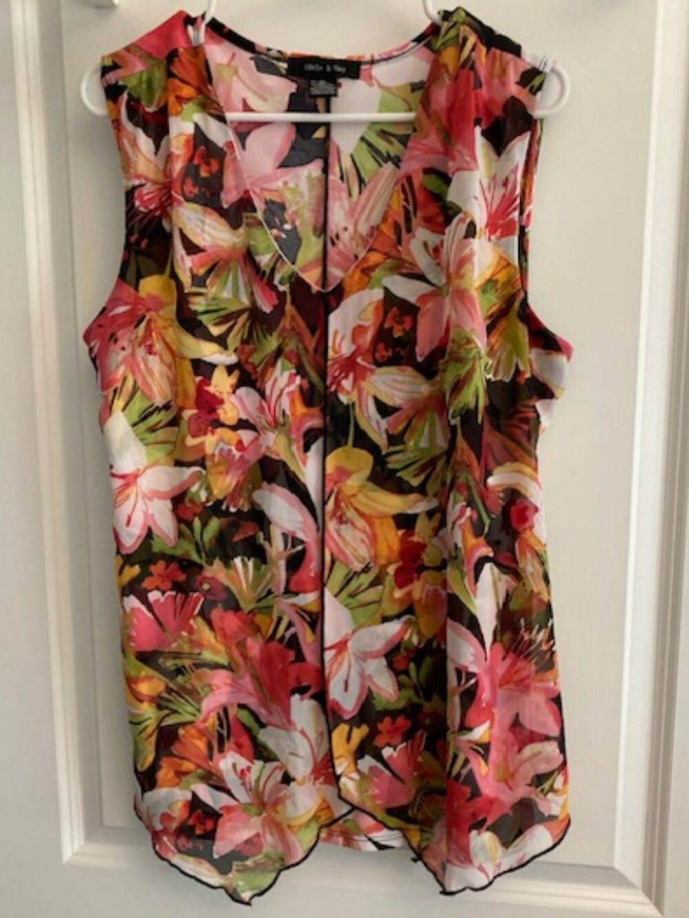 Adele & May Sleeveless Floral top - XL